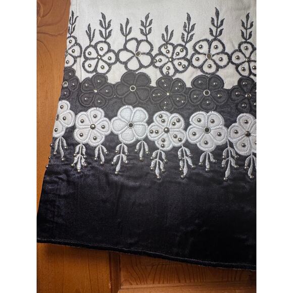 BrazilRoxx hand Embroidered Capri Pants White Sz 10 Boho Chic unique craftcore - Picture 3 of 9